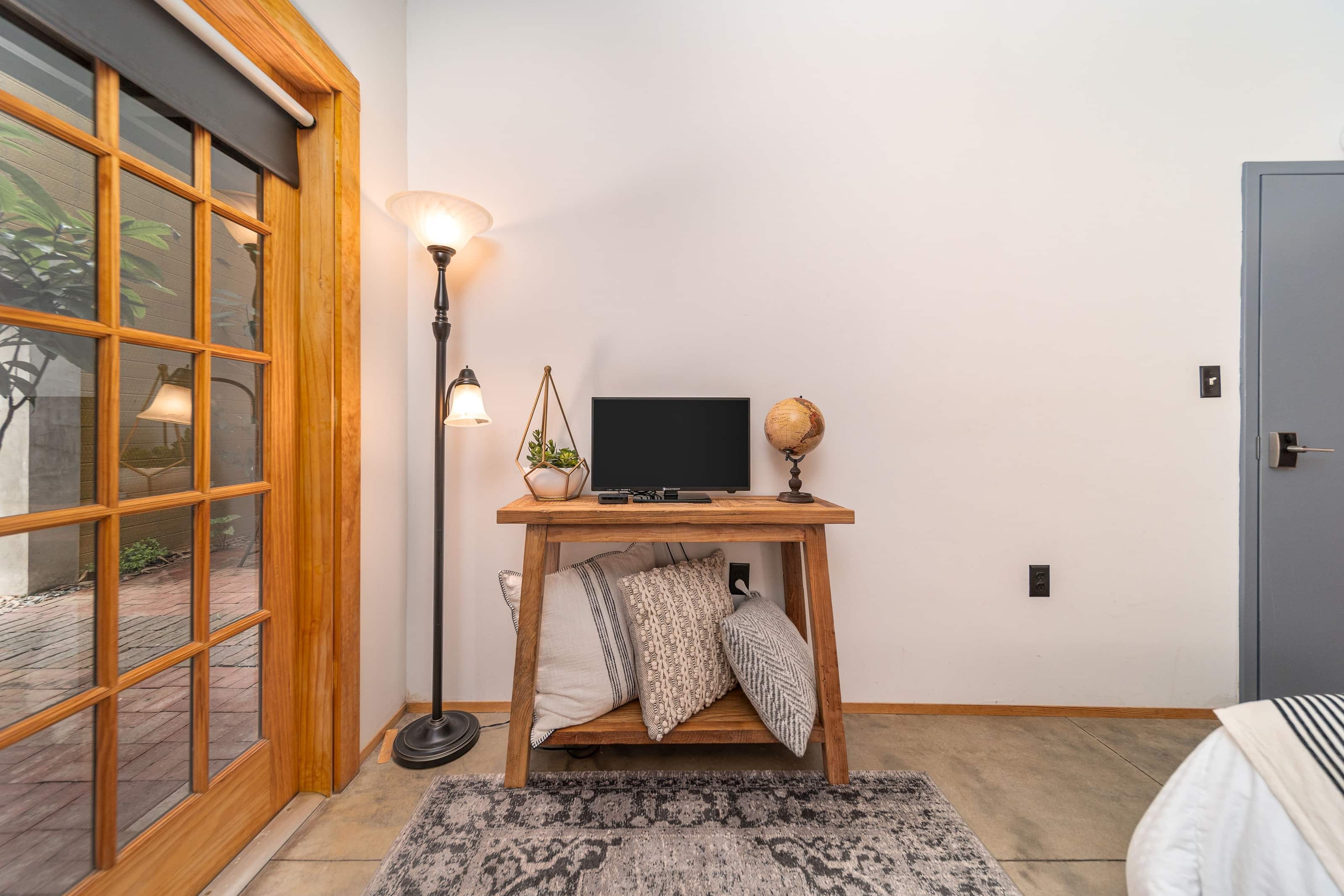 September Room Book and Table Inn